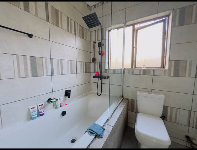 2 BEDROOM TOWNHOUSE FOR SALE IN MONDEOR
